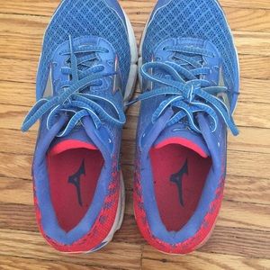 Mizuno Wave Raider 19 Running Sneaker